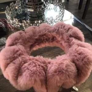 PINK MOUVE FURRY STEARING WHEEL COVER ! BRAND NEW! USED 1 TIME!!!!